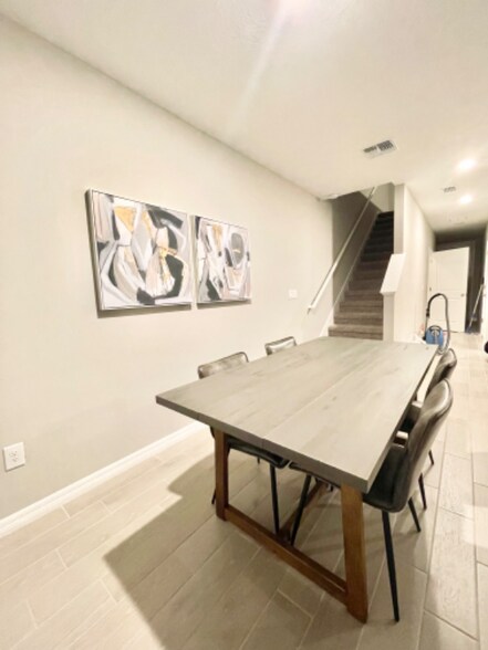 Building Photo - 5820 Ocean Isle Dr