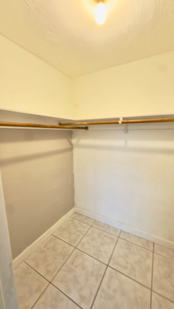Building Photo - Spacious 1-Bed Condo in Sutton House – 974...