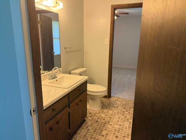 Building Photo - 304 Poplar St