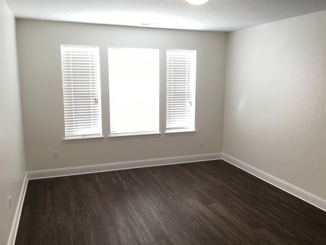 Building Photo - 61 S Lancaster Dr