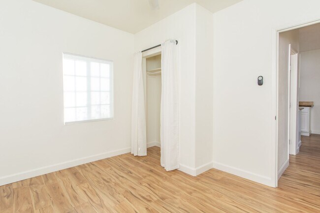 Building Photo - Refreshed + Bright 2 Bed/1 Bath in the Heart of North Park!