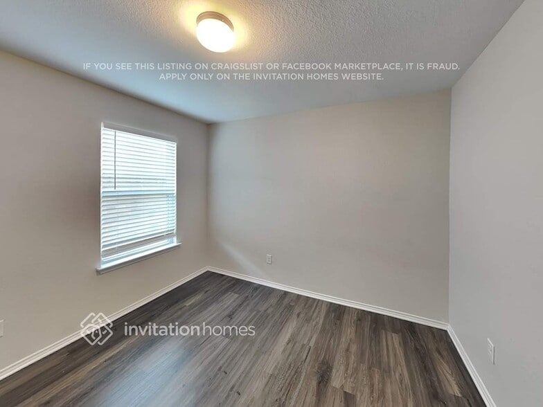 Building Photo - 1607 Crown Daisy