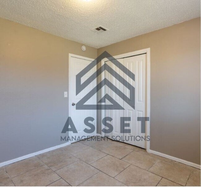 Building Photo - 4613 Cinderella Dr