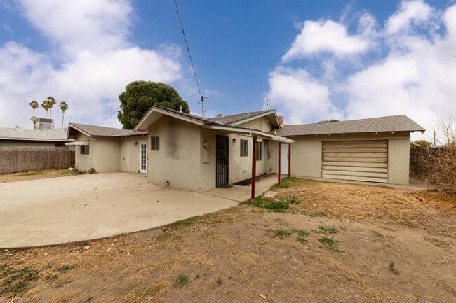 Building Photo - 3825 Bianchi Way