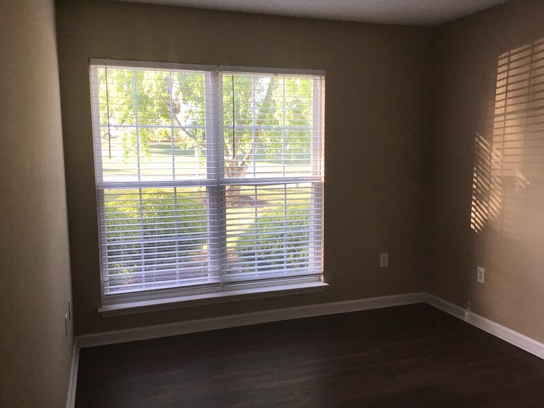 Building Photo - 109 Karsten Creek Dr