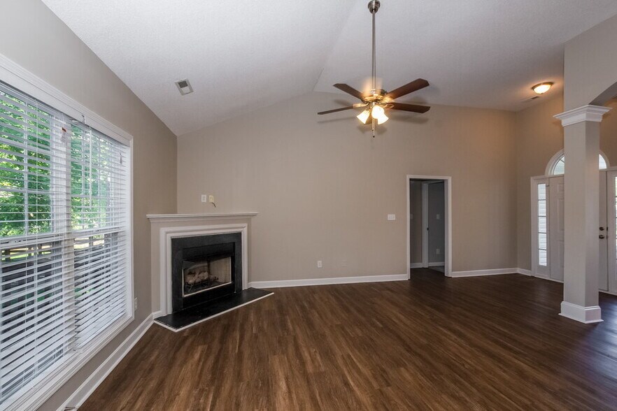 Building Photo - 2233 Tree Ridge Rd