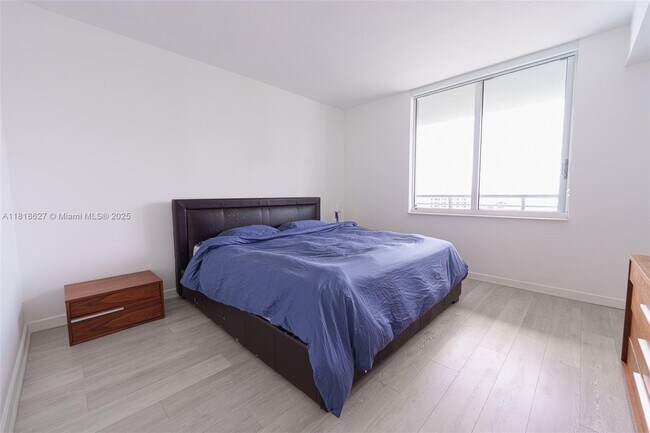 Building Photo - 335 S Biscayne Blvd