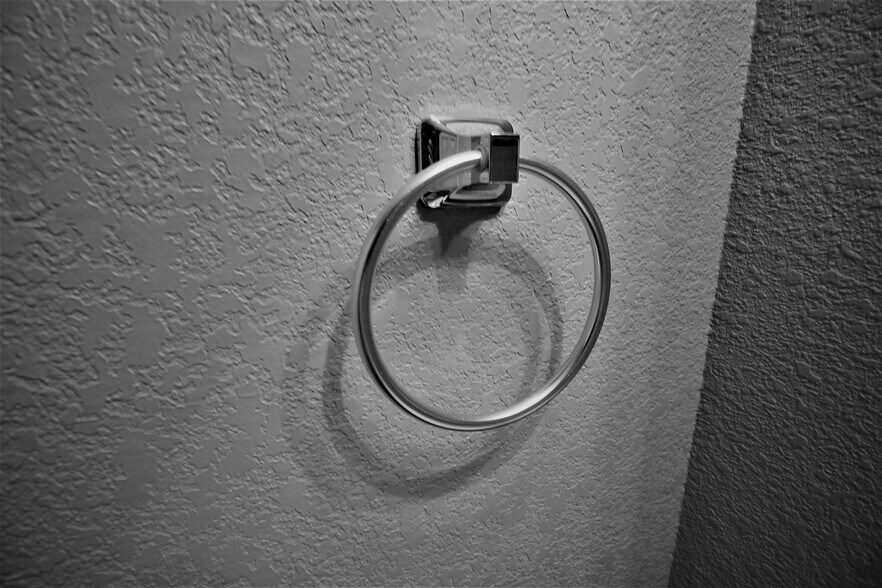 Building Photo - 4405 Woodside St