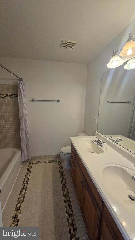 Building Photo - 9203 Acer Ln