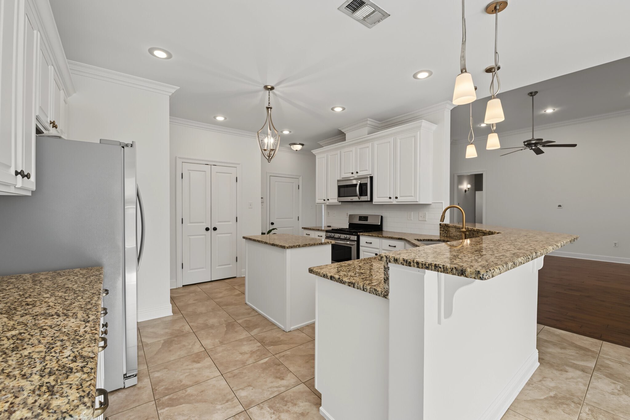 Building Photo - 404 Golden Leaf Ct