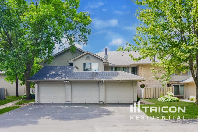 Building Photo - 18727 Clear View Terrace