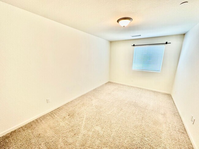 Building Photo - 6319 E Riesling Dr