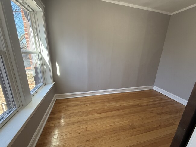 Building Photo - 3943 N Kostner Ave