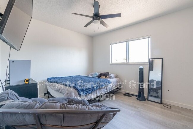 Building Photo - 3238-D 1/4 D 1/4 Rd