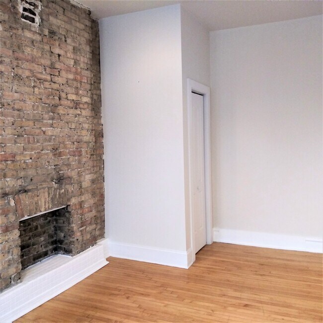 Building Photo - 3800 N Wilton Ave