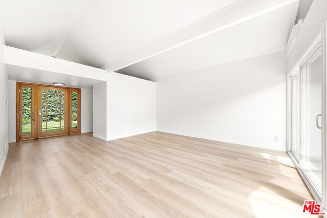 Building Photo - 656 N Bonhill Rd