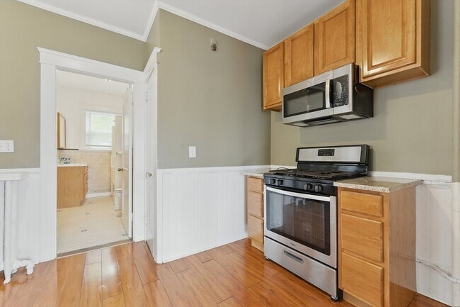 Building Photo - 466 Locust St