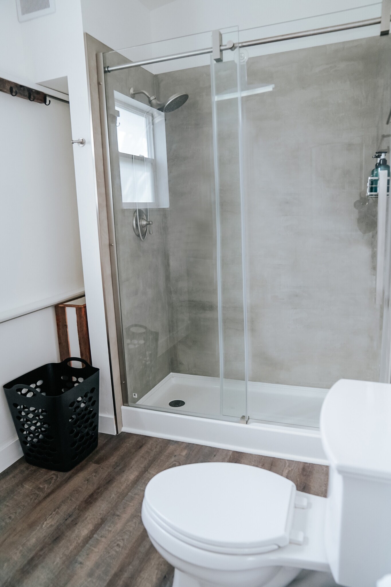 master shower - 525 8th Ave W