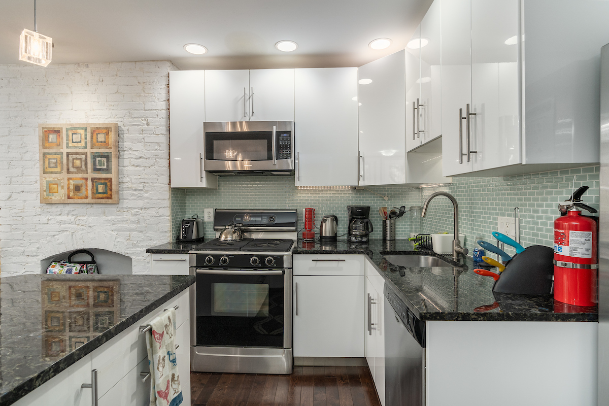 2 bedroom/2 bathroom, kitchen - 403 P St NW