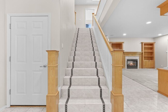 Building Photo - FOR RENT: CORNER LOT, Immaculate, lovely and spacious home - 5 bed, 3 bath + bonus room with 3-ca...