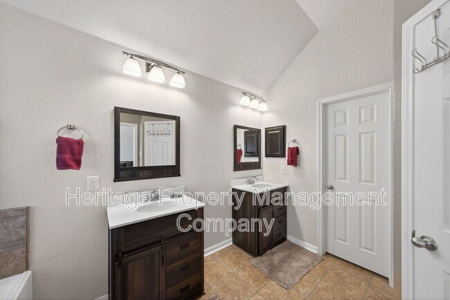 Building Photo - 147 Brook View