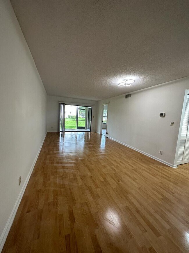 Building Photo - 301 Olivewood Pl