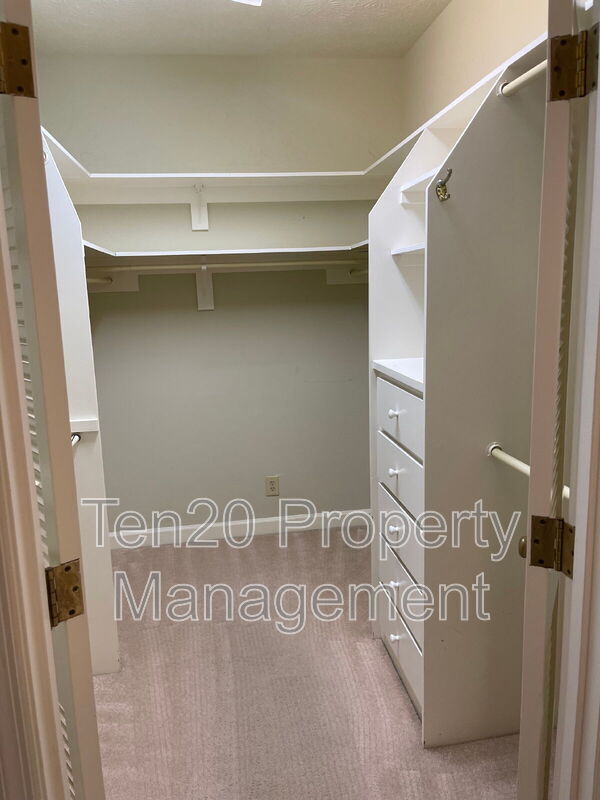 Building Photo - 1544 Glencoe Dr