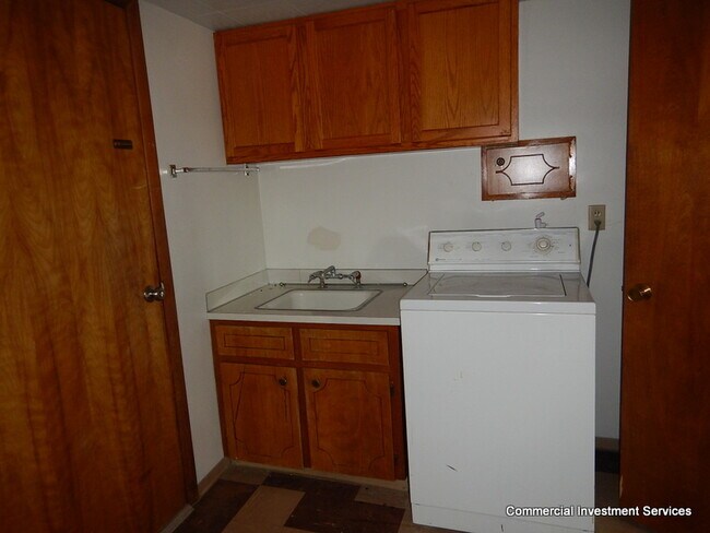 Building Photo - 2214 Anna Ave