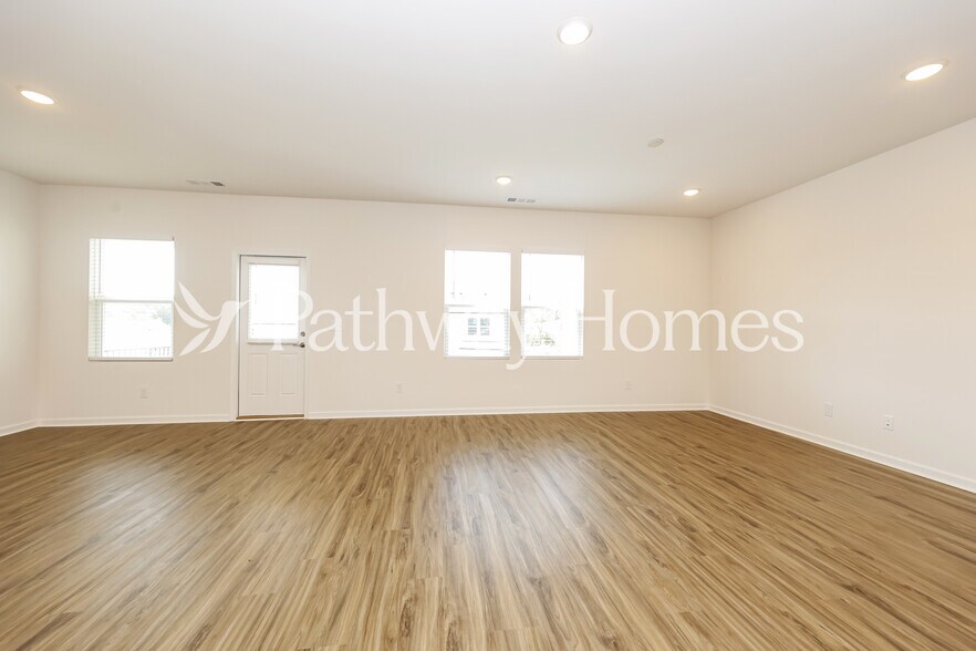 Building Photo - 105 Glacier Wy