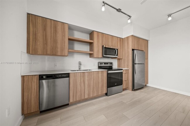 Building Photo - 555 NE 8th St