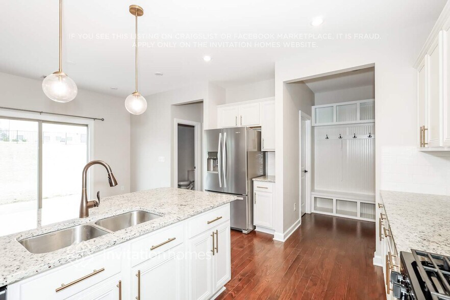 Building Photo - 8617 Caruthers Dr