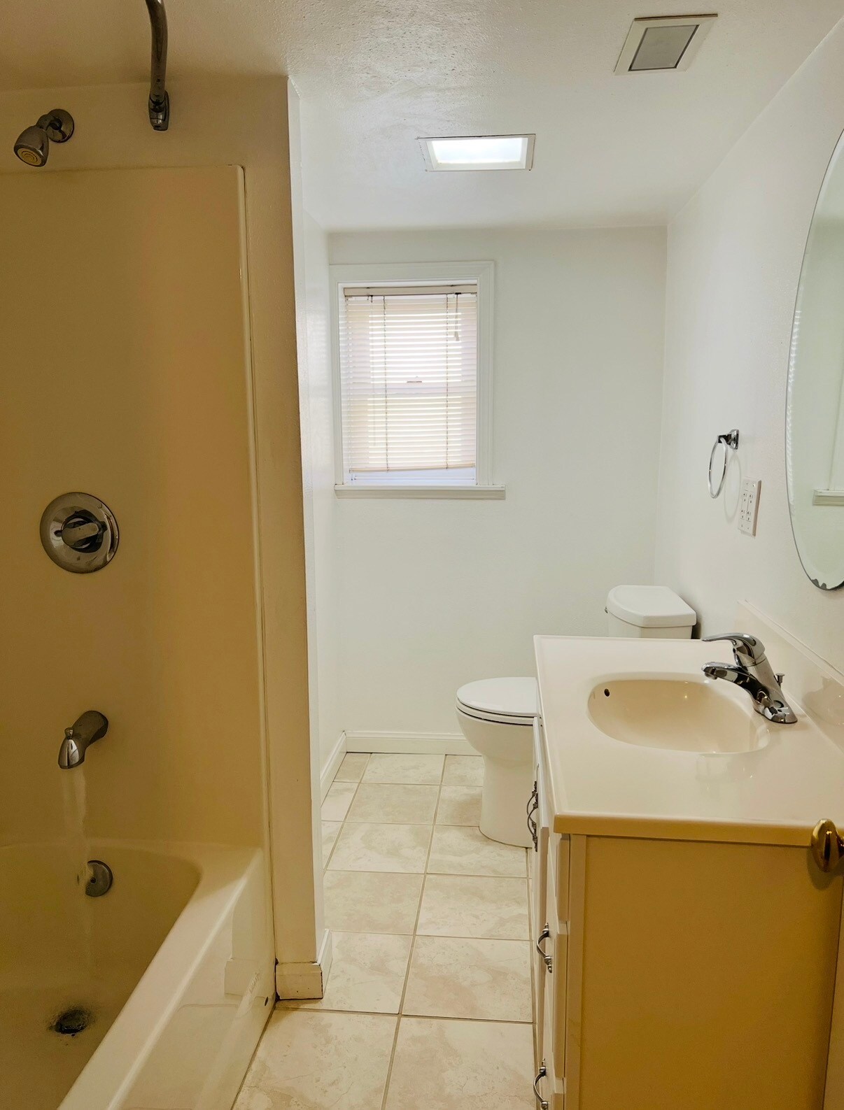 Building Photo - 2071 Clinton Ave