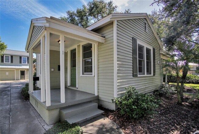 Building Photo - 404 S Westland Ave