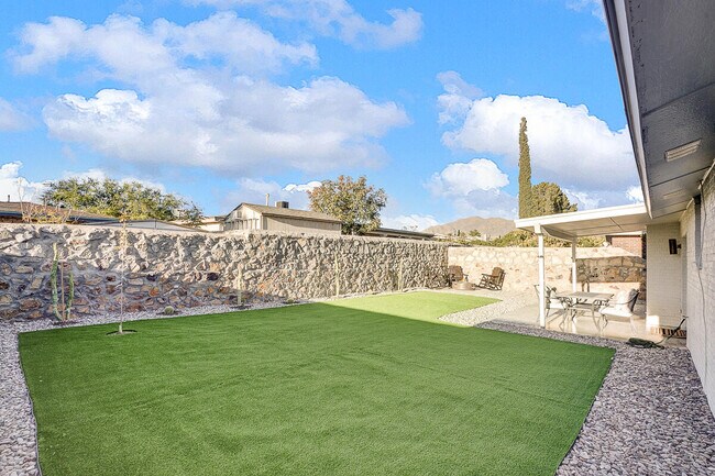 Building Photo - 7313 Cerro Negro Dr