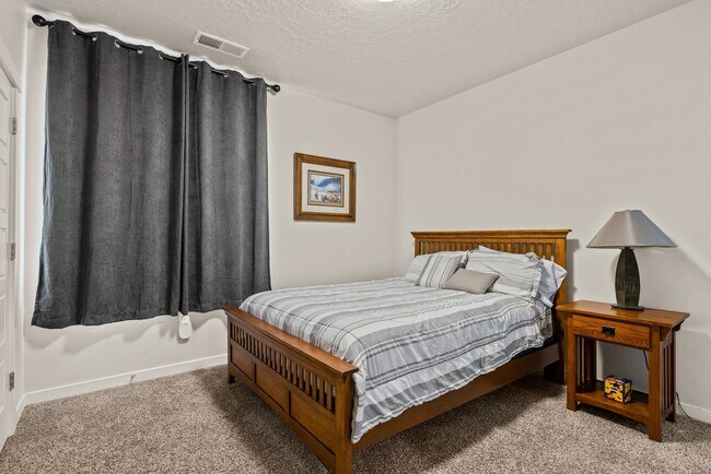 Building Photo - Beautiful Home in Garden City!