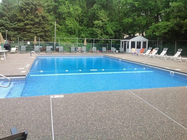 Building Photo - 55 Will Dr