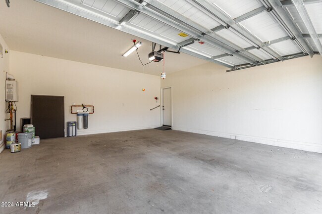 Building Photo - 10847 W Avenida Del Rey