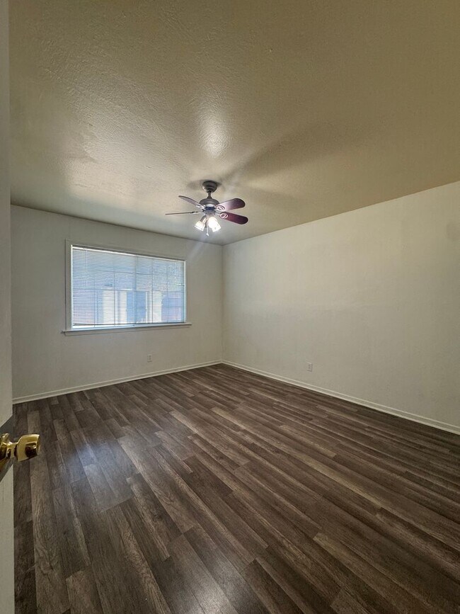 Building Photo - Beautiful single-story home with 4 bedroom...
