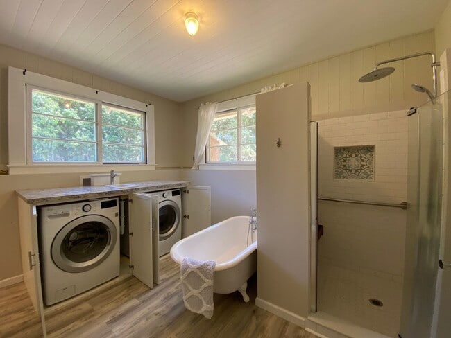 Building Photo - Furnished Plantation Home with 3 Bedrooms, 2 Bath large enclosed porch on almost 2 acres with oce...