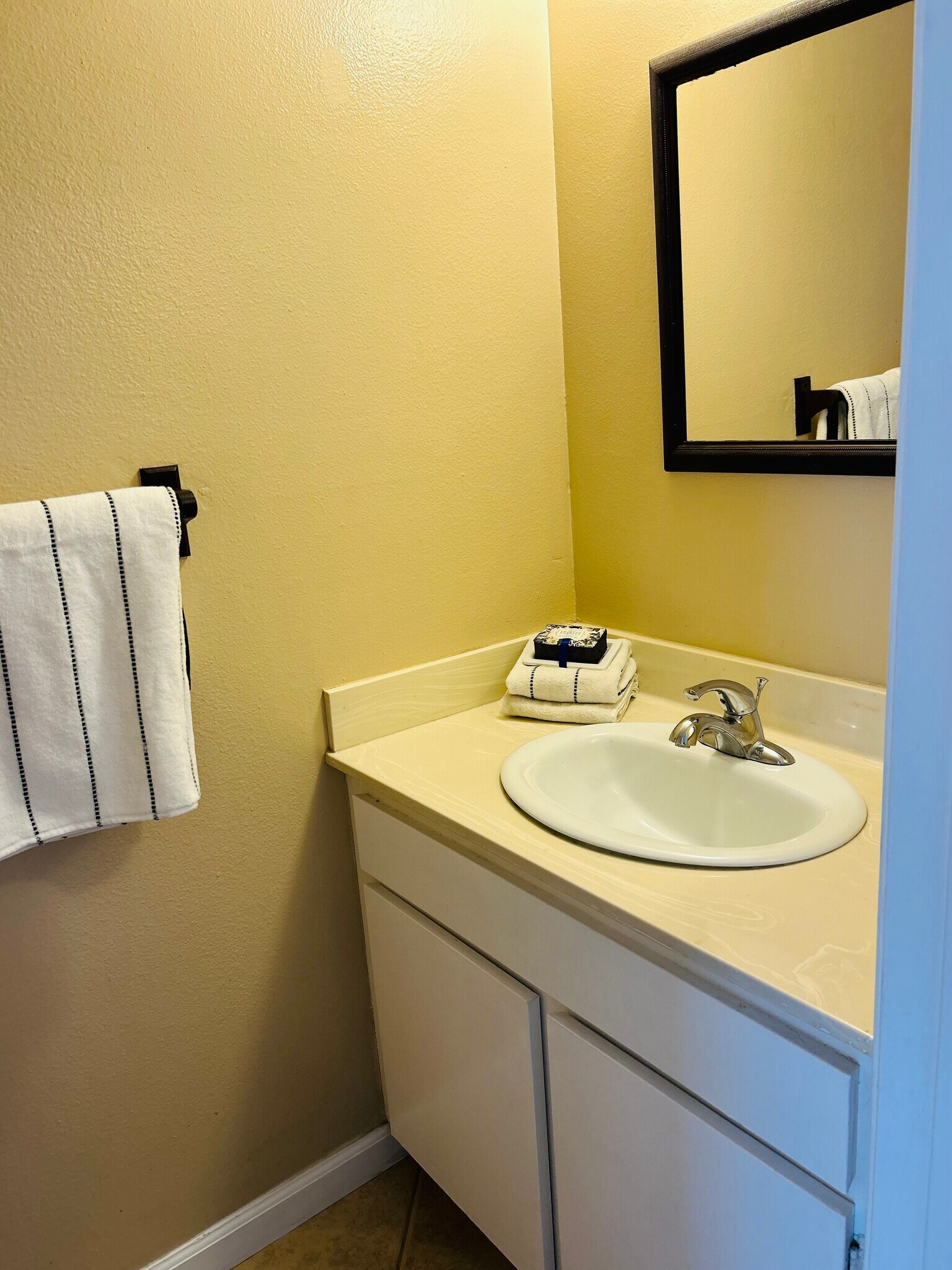 Building Photo - 19036 Kittridge St