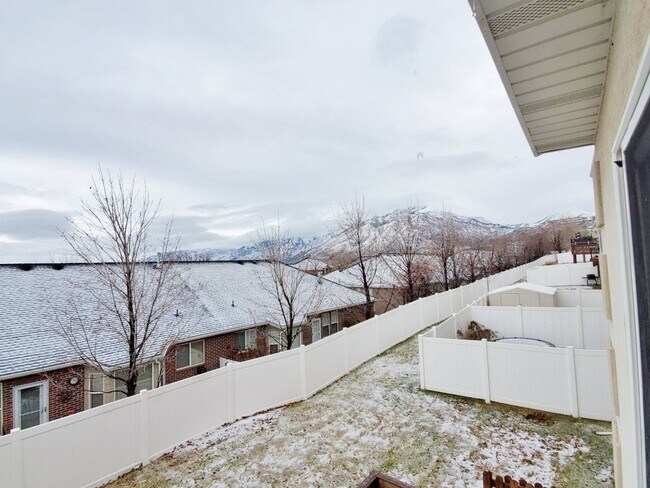 Building Photo - 2-3 Bd 2.5 Bath Townhome in Draper