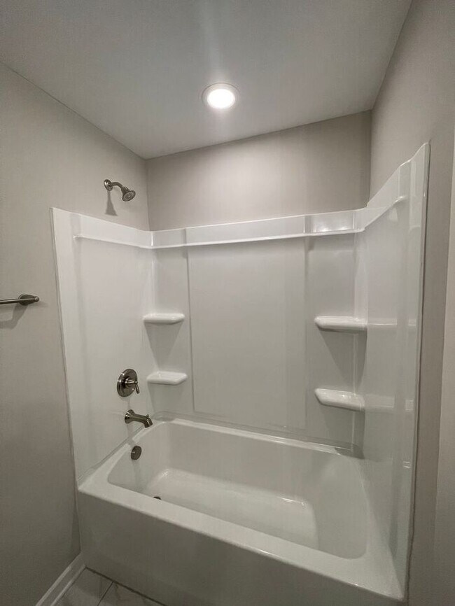 Building Photo - Beautiful Townhome located in Pineville, NC