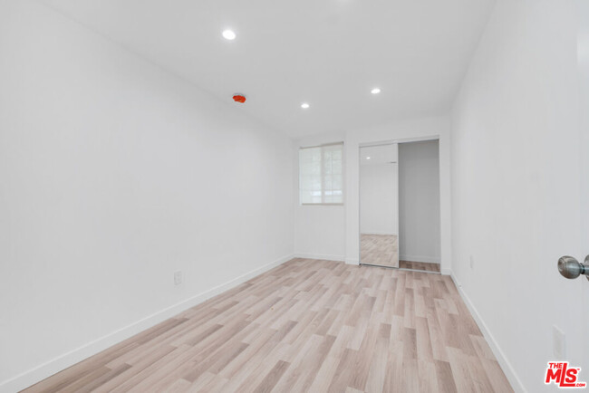Building Photo - 3214 Atwater Ave