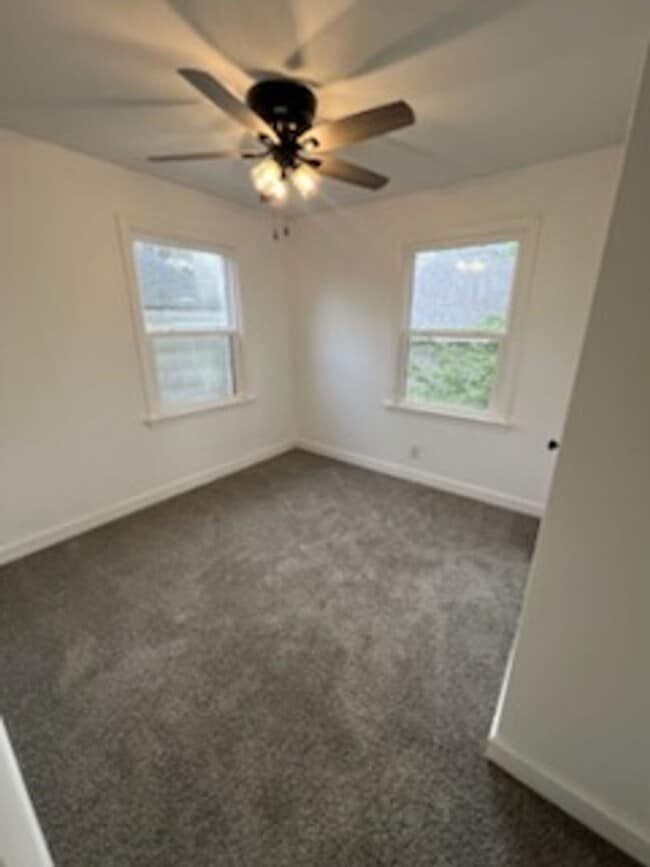 Primary Photo - 2 bedroom 1 bathroom house. Fenced in back...