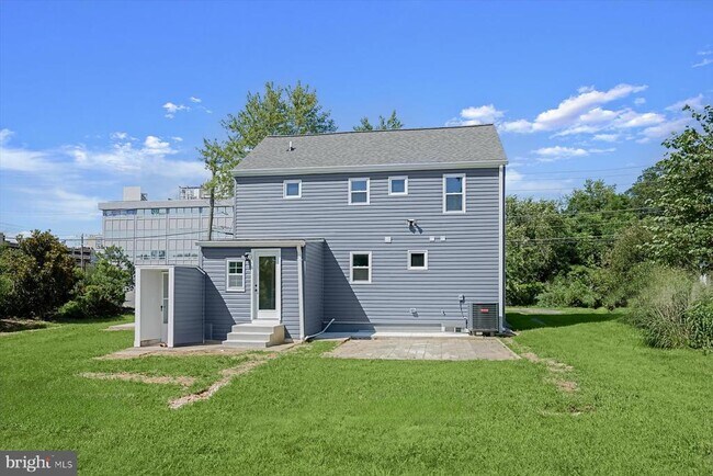 Building Photo - 2917 E Lee Ave