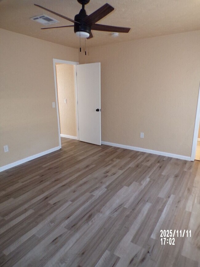 Building Photo - home located close to Bishop School District