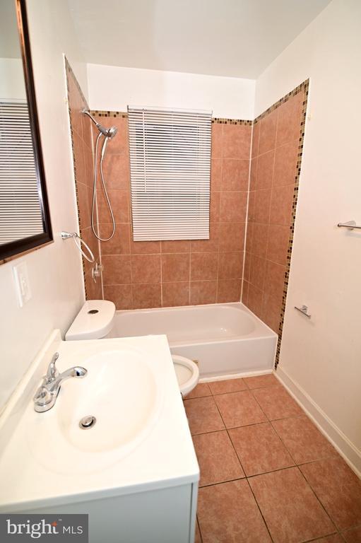 Building Photo - 431 Mellon St SE