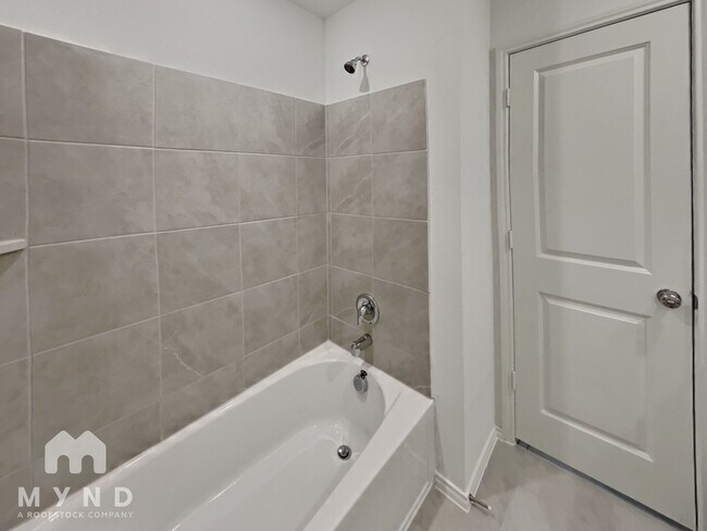 Building Photo - 1837 Lotus St