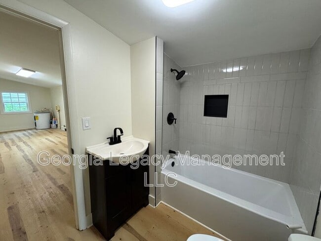 Building Photo - 185 S Rocksprings St