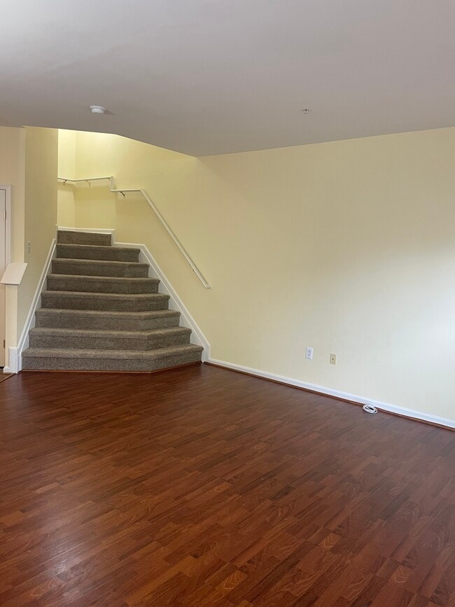 Building Photo - 1933 Gardenia Ct